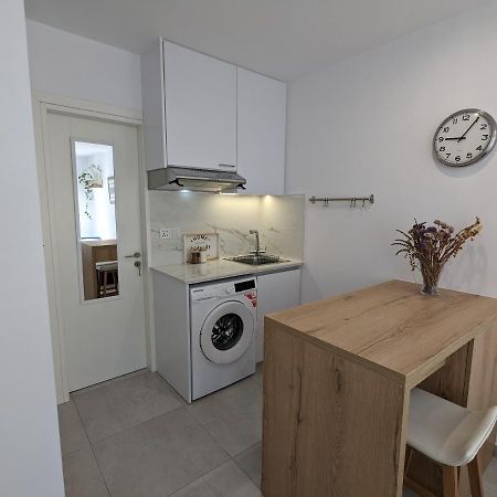 Modern & Cozy Studio W/ Backyard Near City Center Limassol Exterior photo