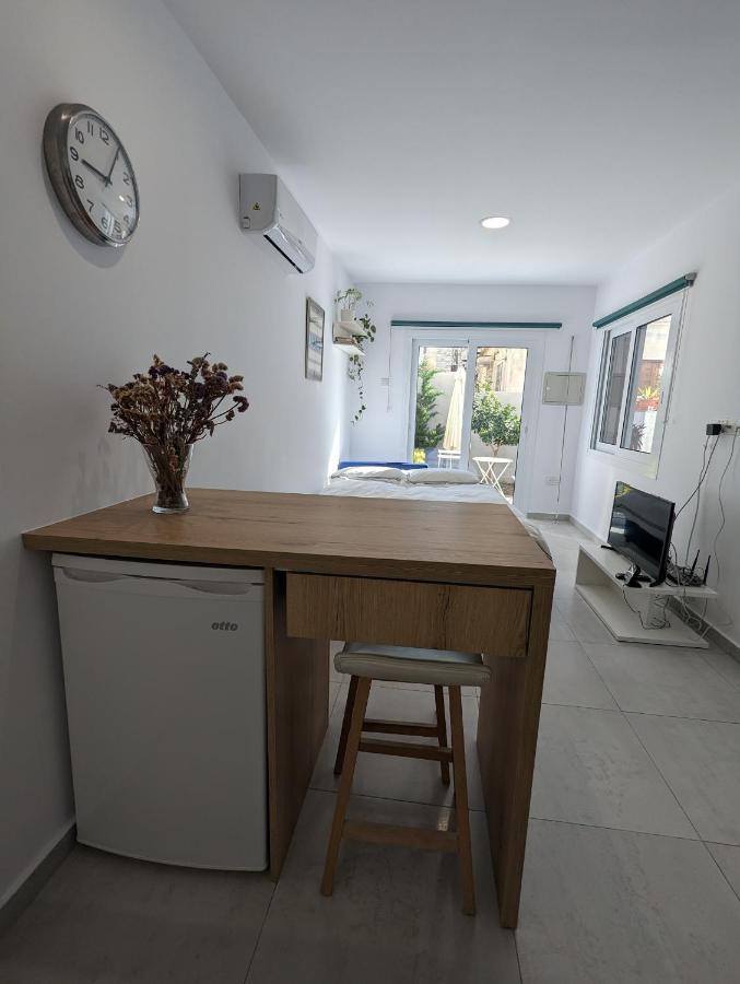 Modern & Cozy Studio W/ Backyard Near City Center Limassol Exterior photo